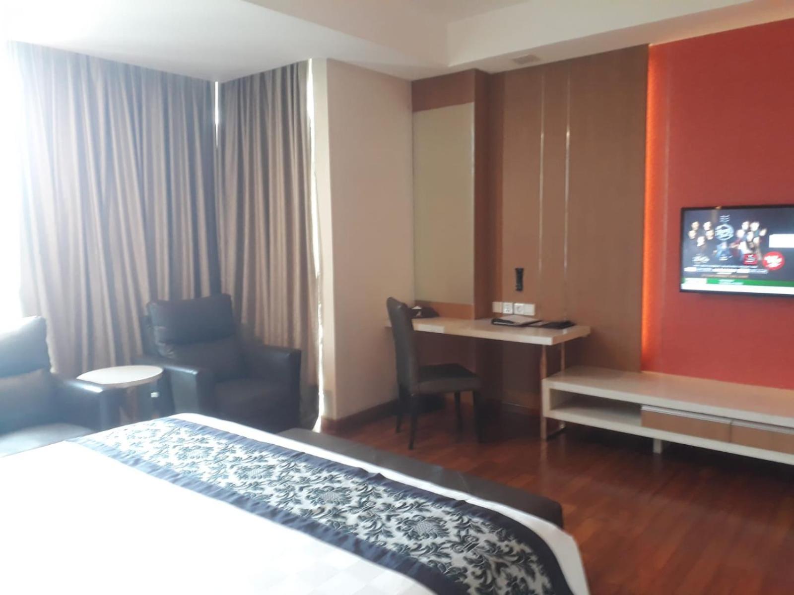 Nagoya Hill Hotel Batam Buitenkant foto