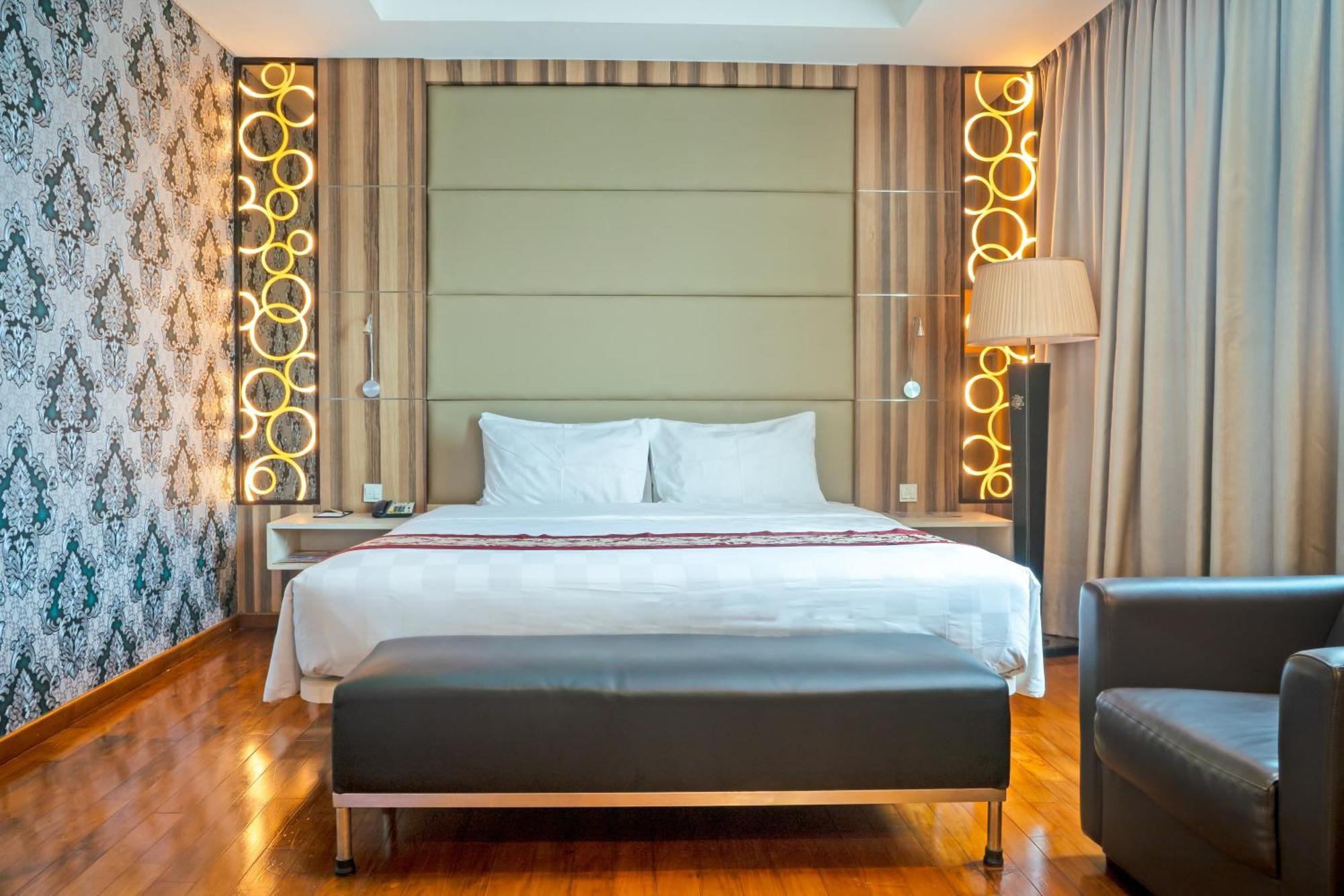 Nagoya Hill Hotel Batam Buitenkant foto