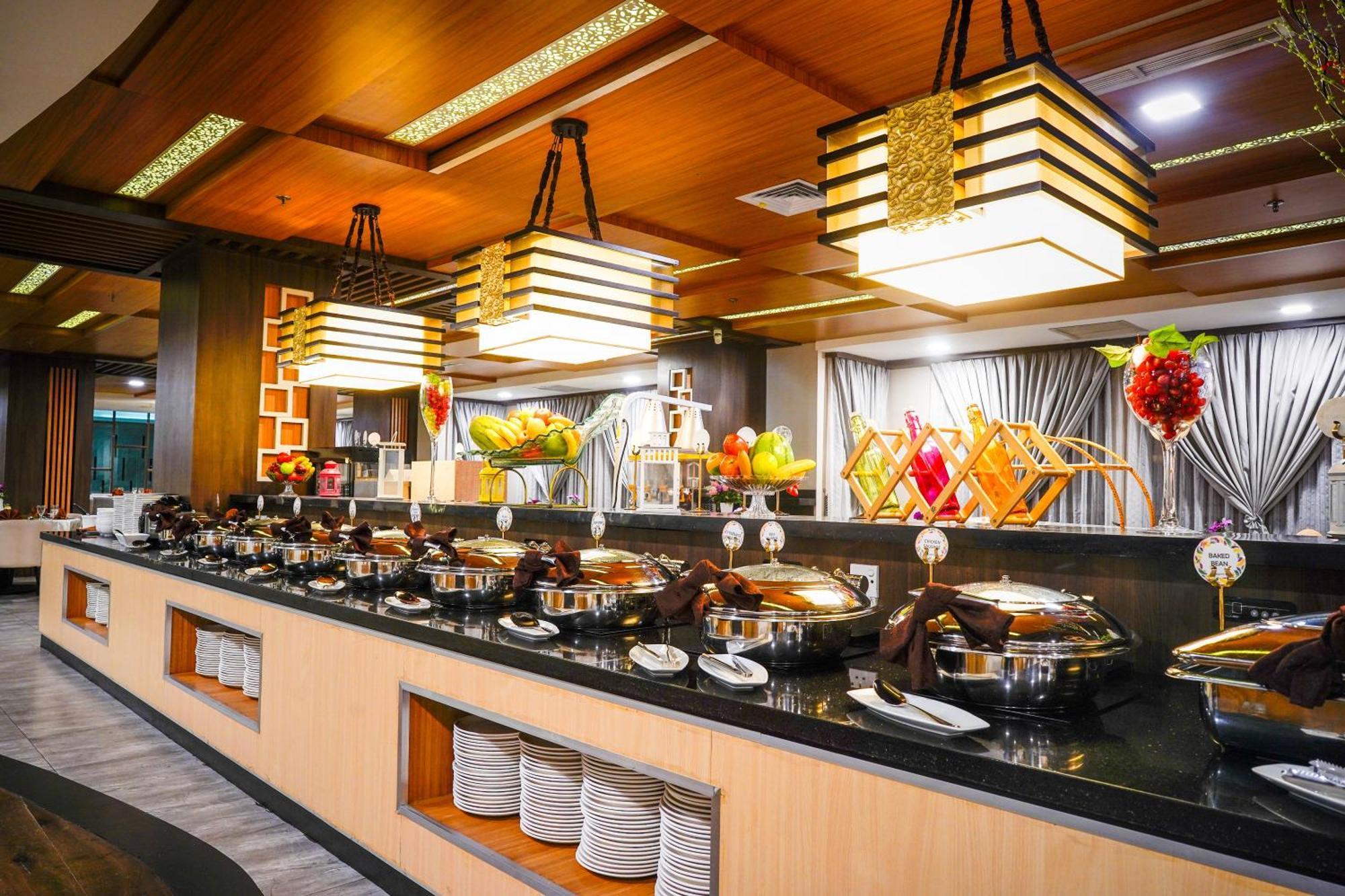 Nagoya Hill Hotel Batam Buitenkant foto