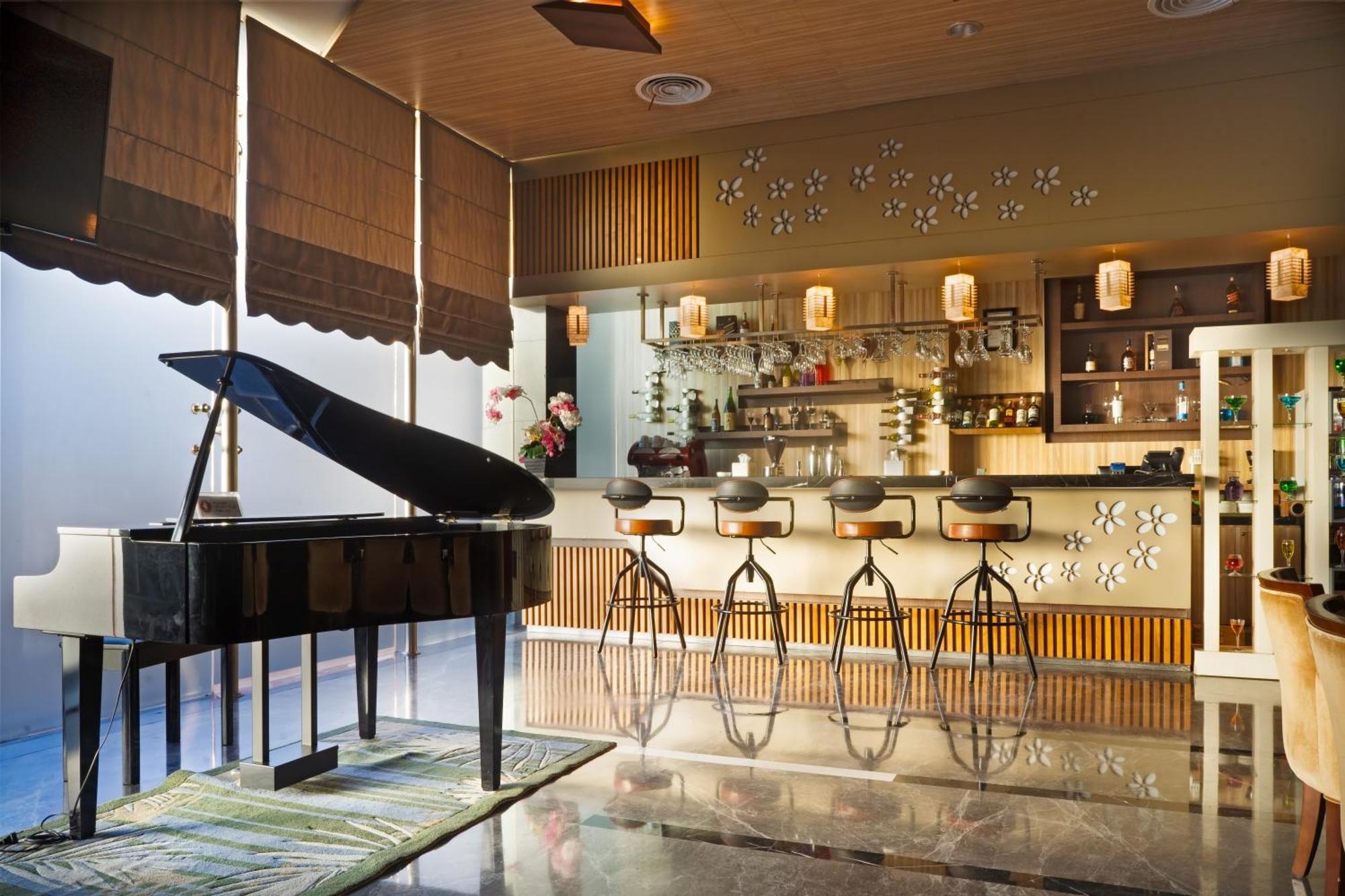 Nagoya Hill Hotel Batam Buitenkant foto