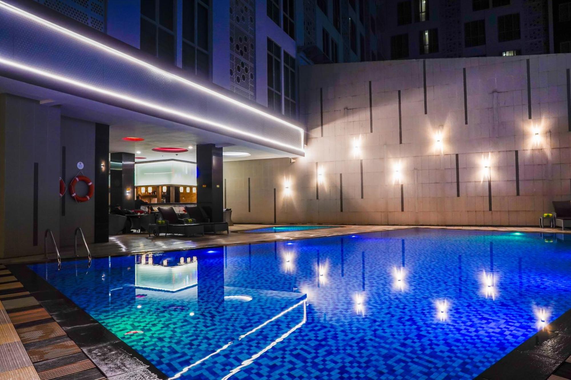 Nagoya Hill Hotel Batam Buitenkant foto