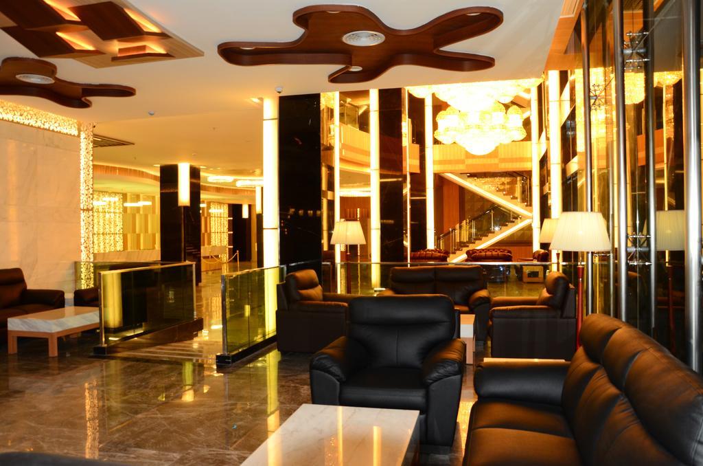 Nagoya Hill Hotel Batam Buitenkant foto
