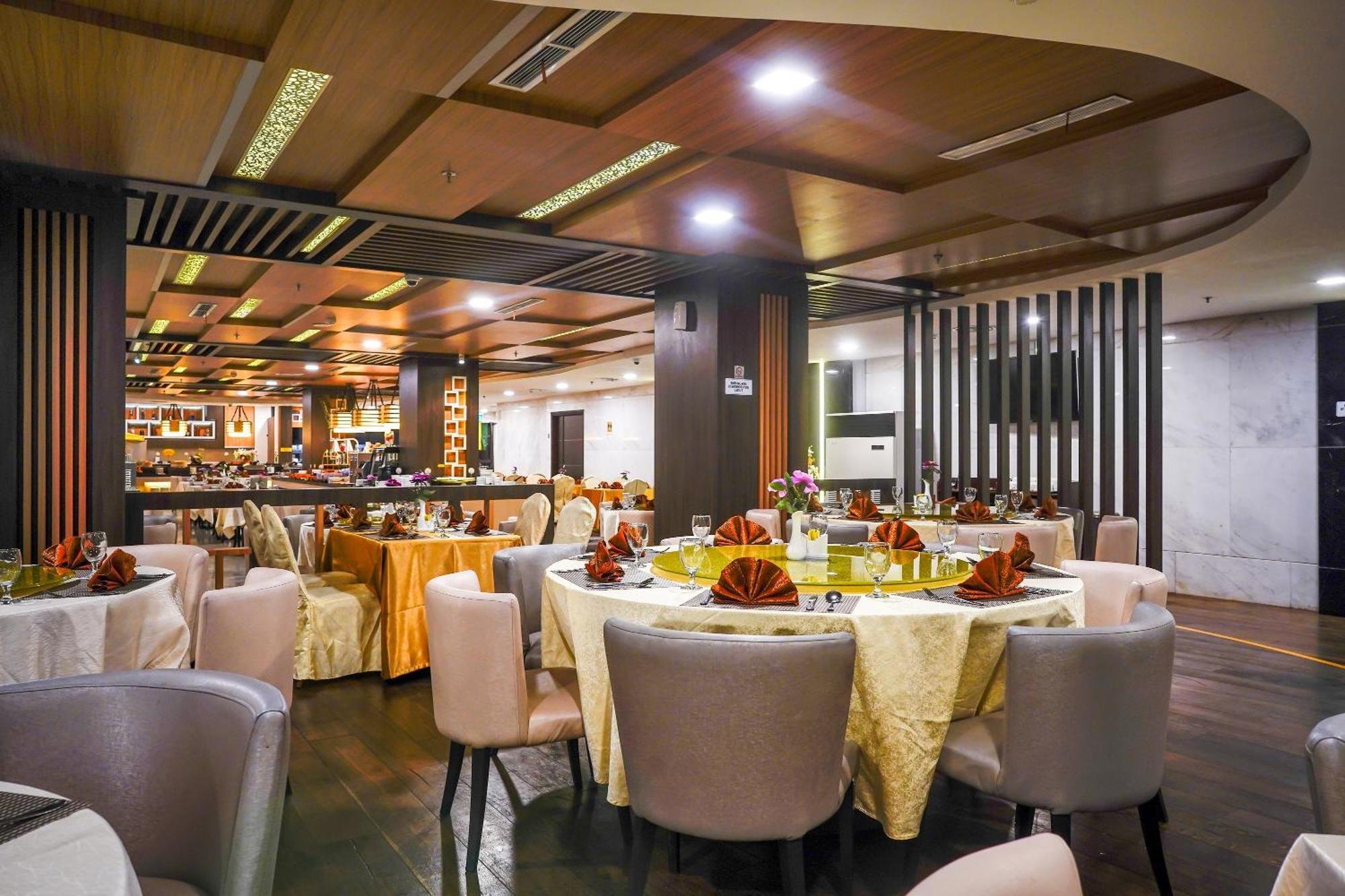 Nagoya Hill Hotel Batam Buitenkant foto