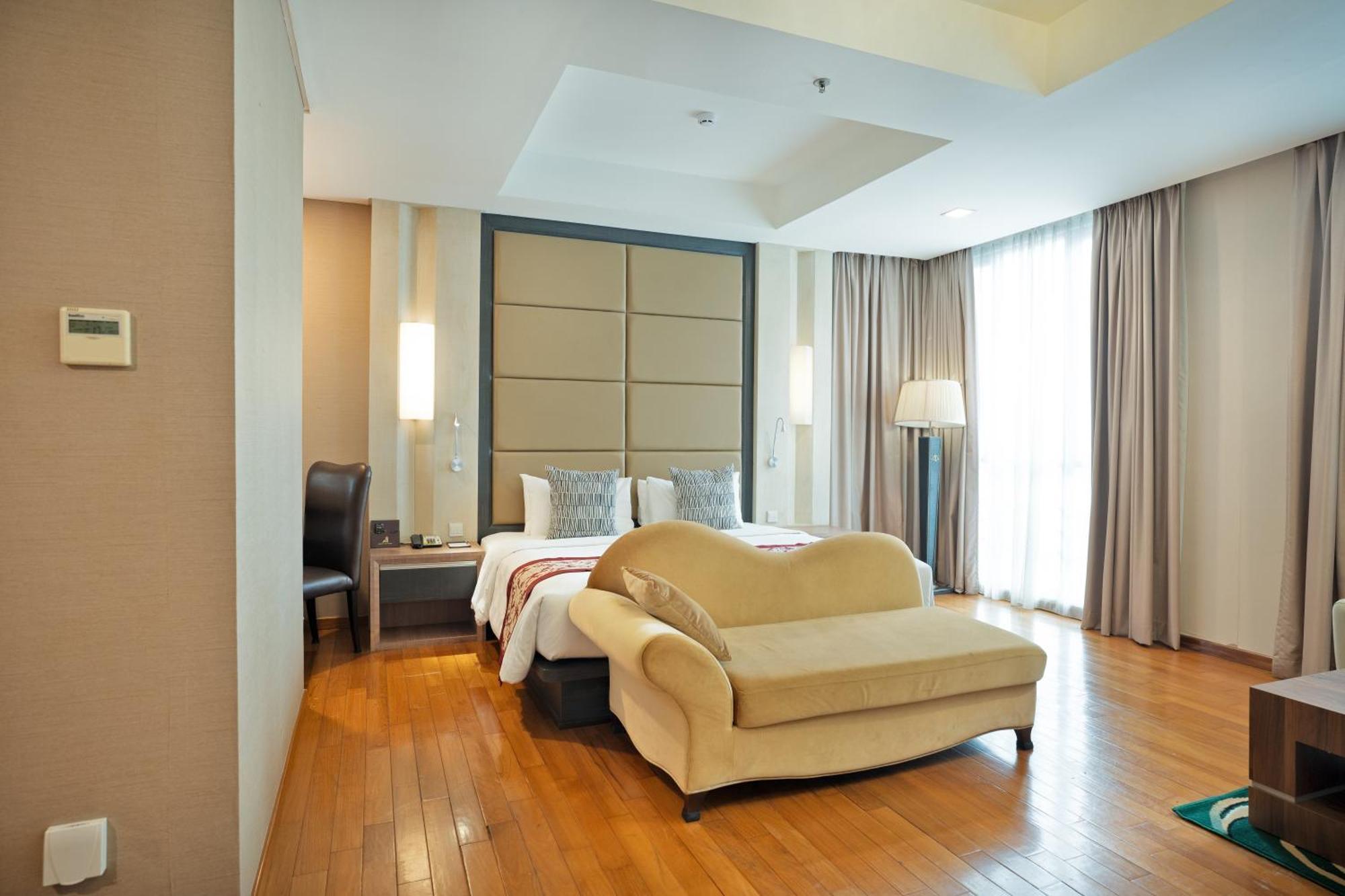 Nagoya Hill Hotel Batam Buitenkant foto