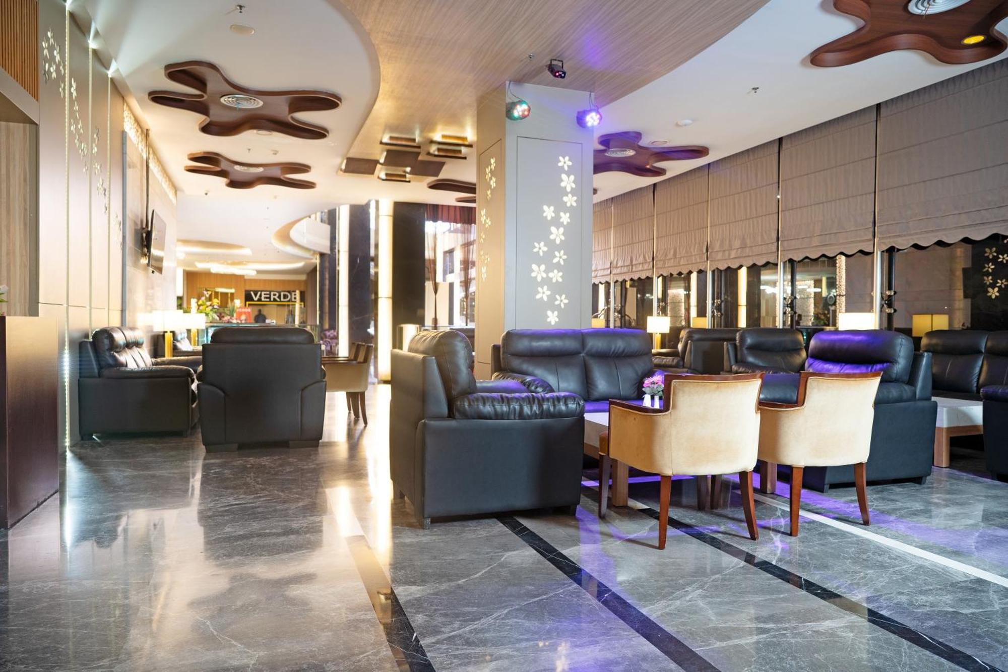 Nagoya Hill Hotel Batam Buitenkant foto