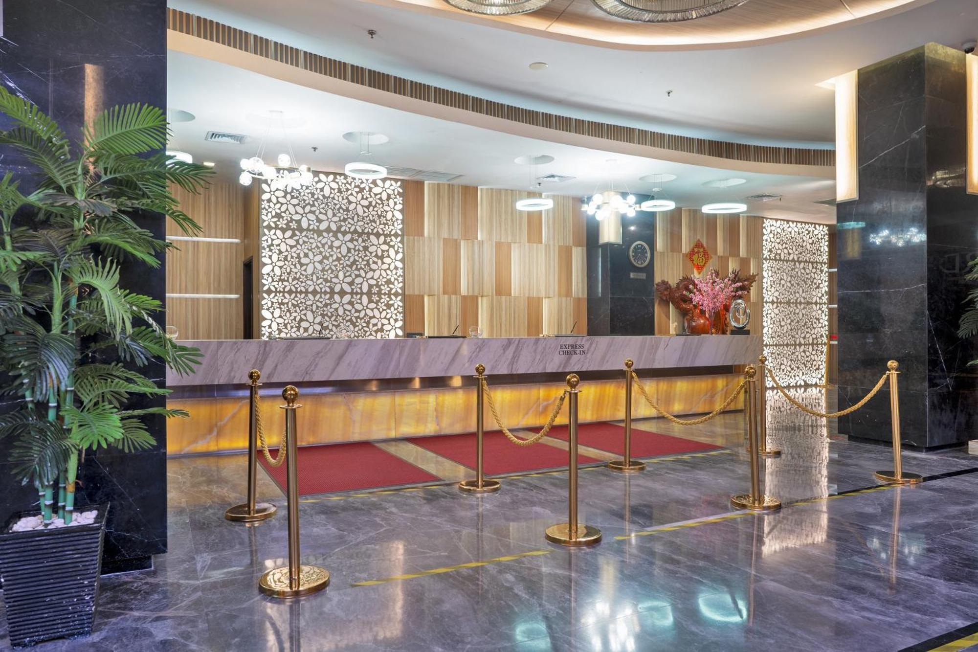 Nagoya Hill Hotel Batam Buitenkant foto