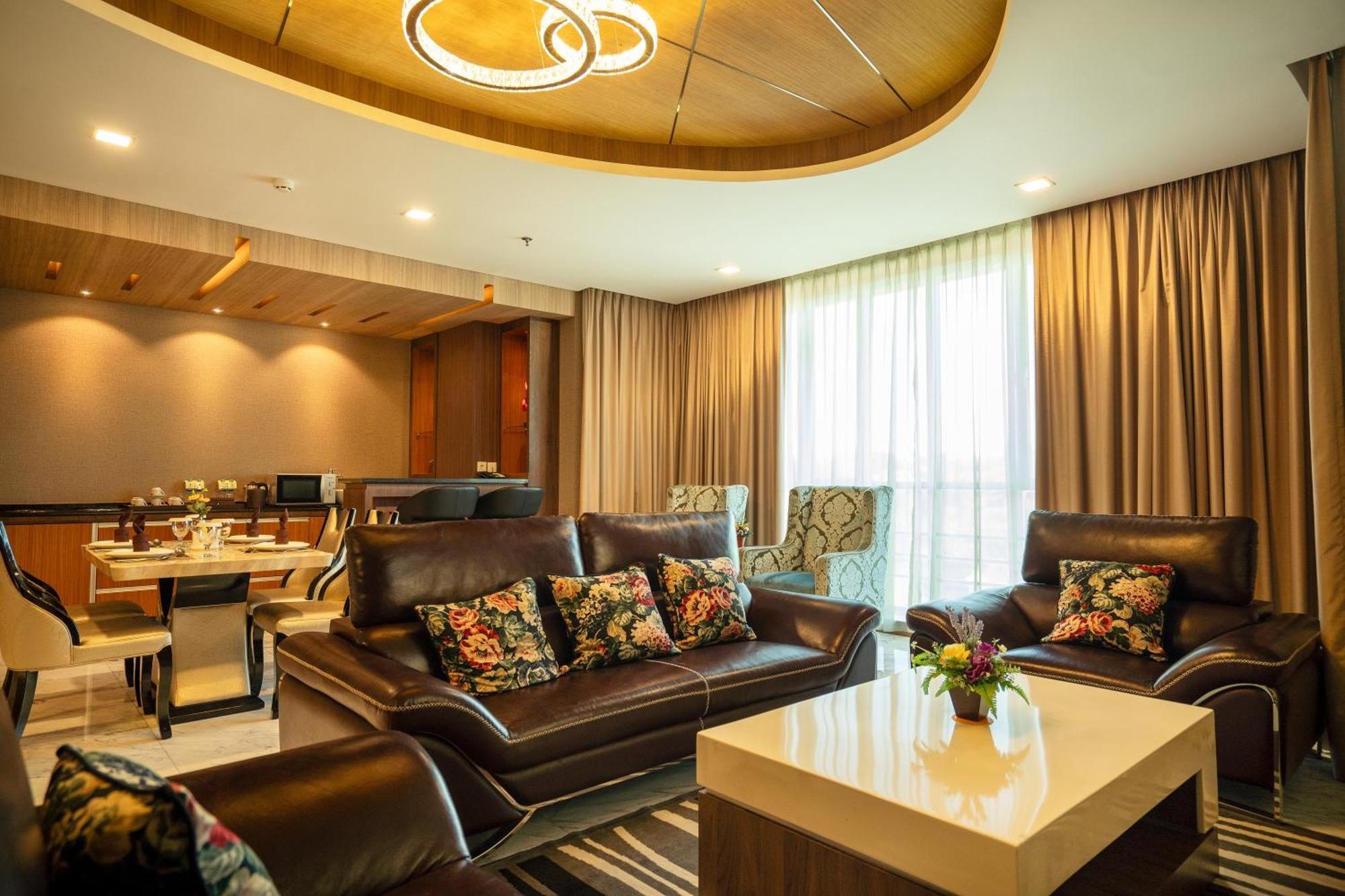 Nagoya Hill Hotel Batam Buitenkant foto