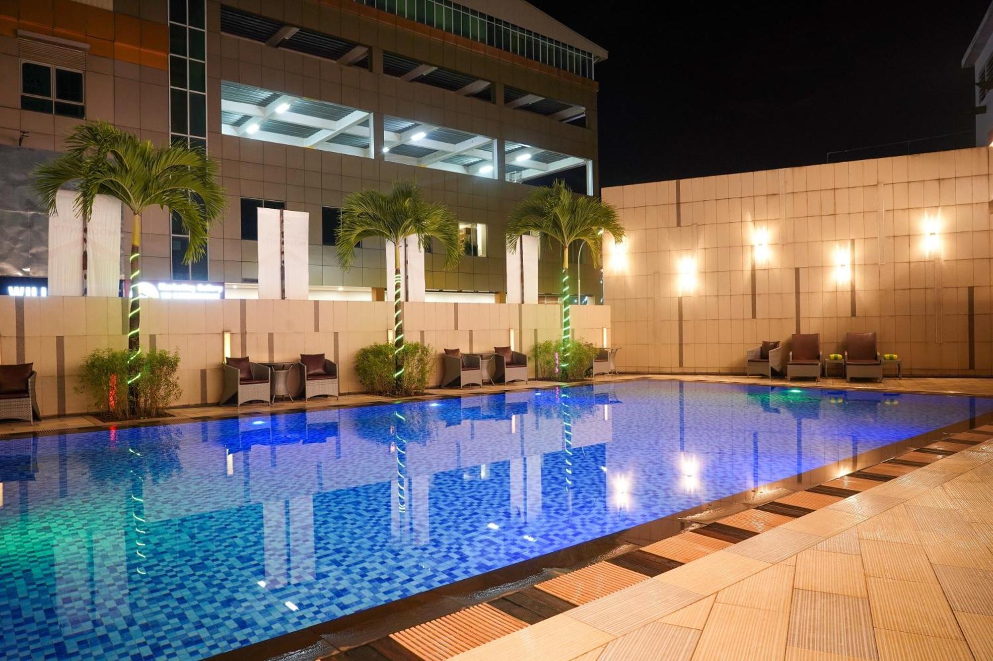 Nagoya Hill Hotel Batam Buitenkant foto