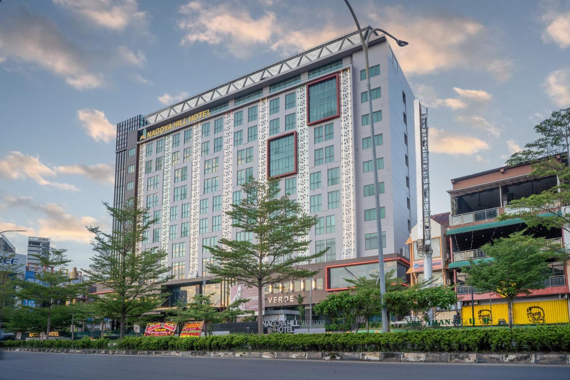 Nagoya Hill Hotel Batam Buitenkant foto