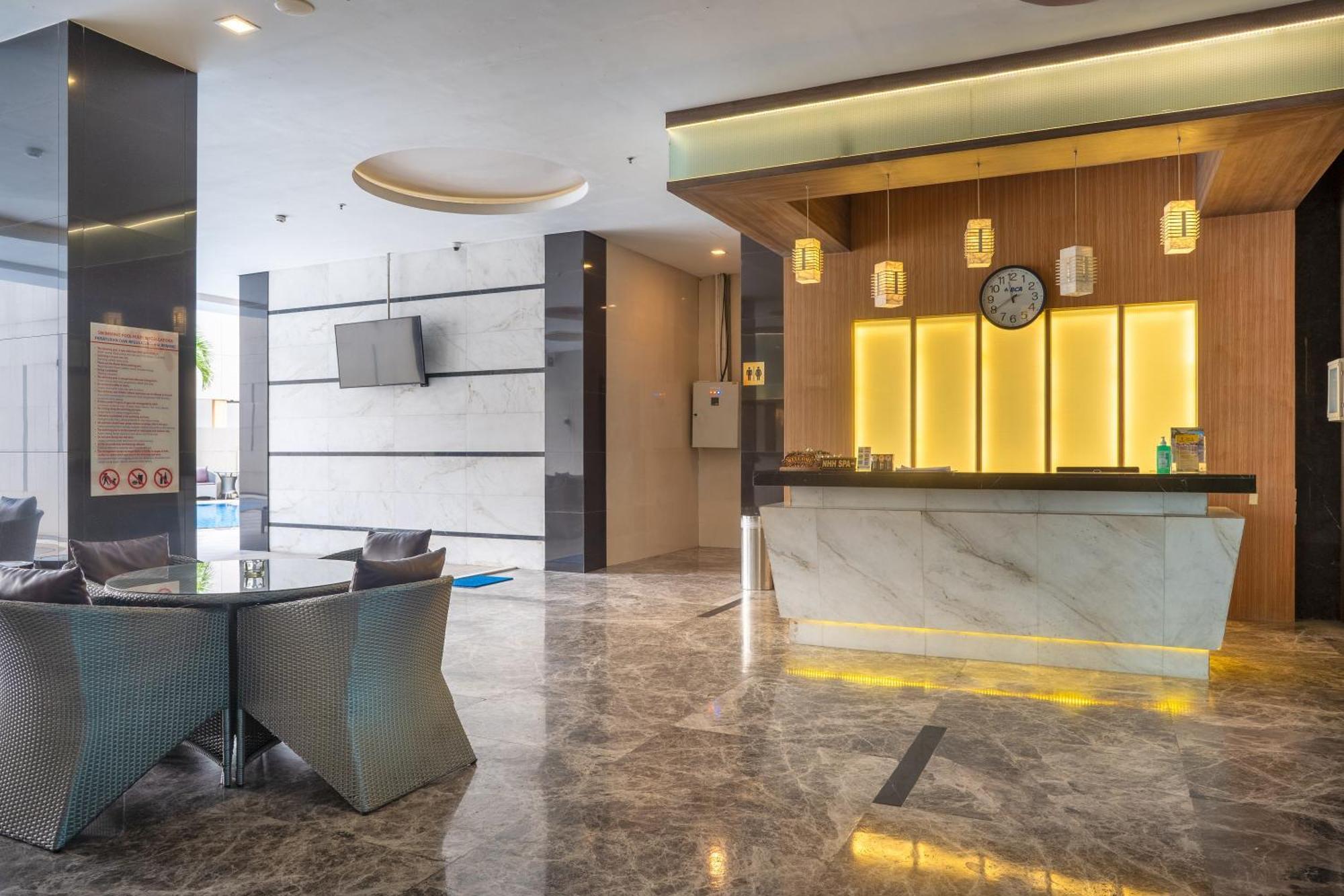 Nagoya Hill Hotel Batam Buitenkant foto