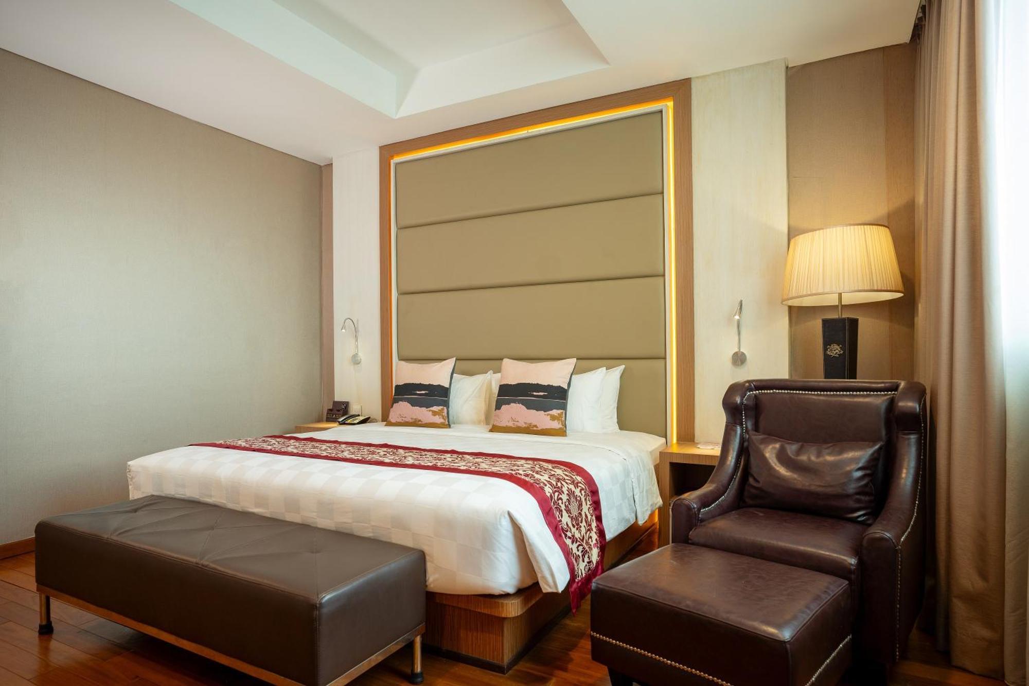 Nagoya Hill Hotel Batam Buitenkant foto