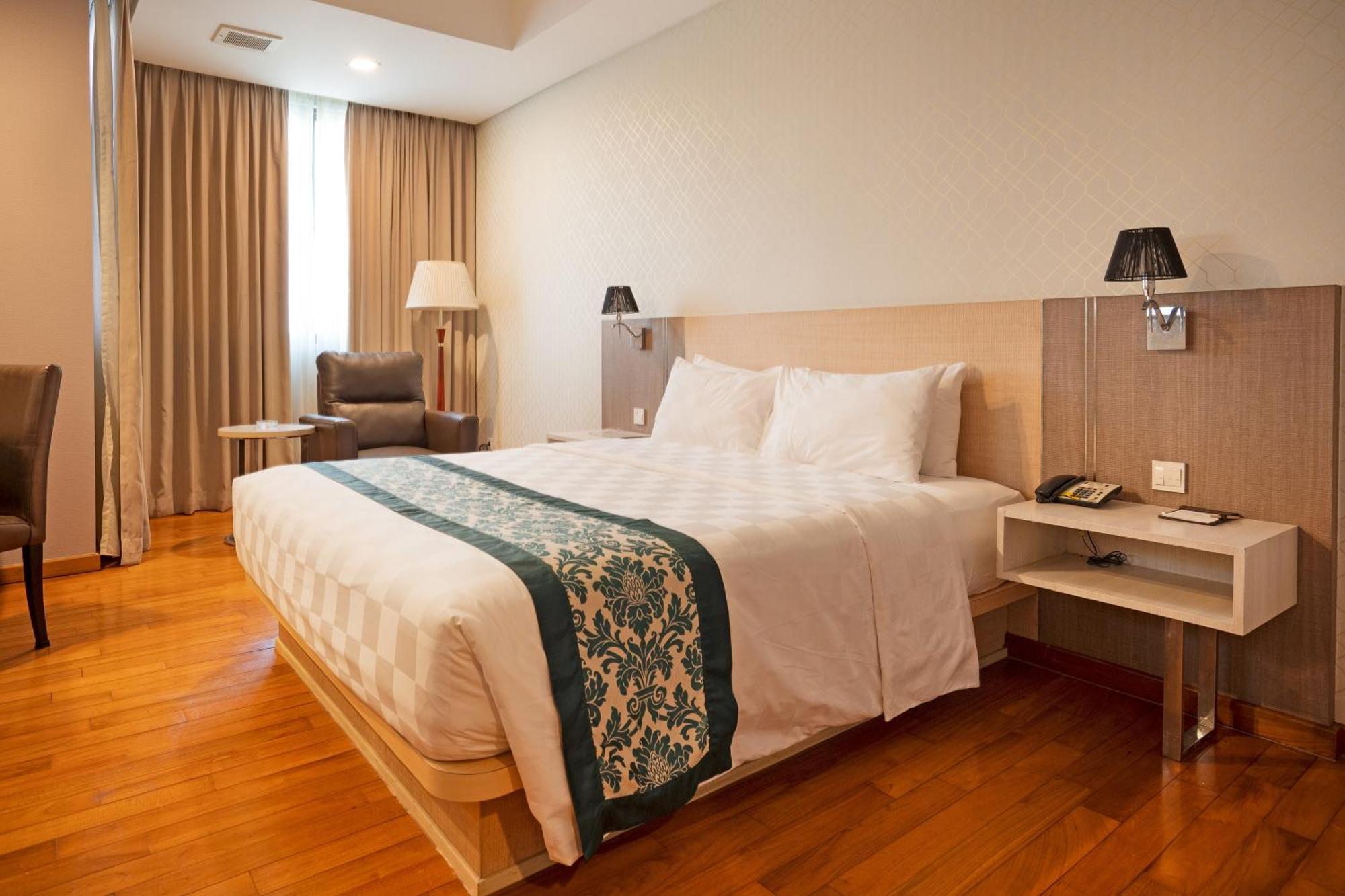 Nagoya Hill Hotel Batam Buitenkant foto