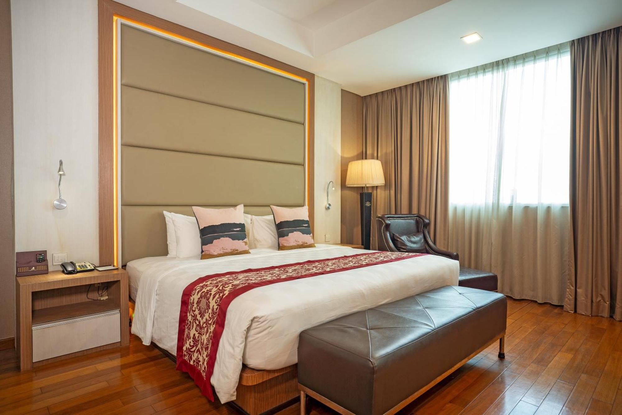 Nagoya Hill Hotel Batam Buitenkant foto