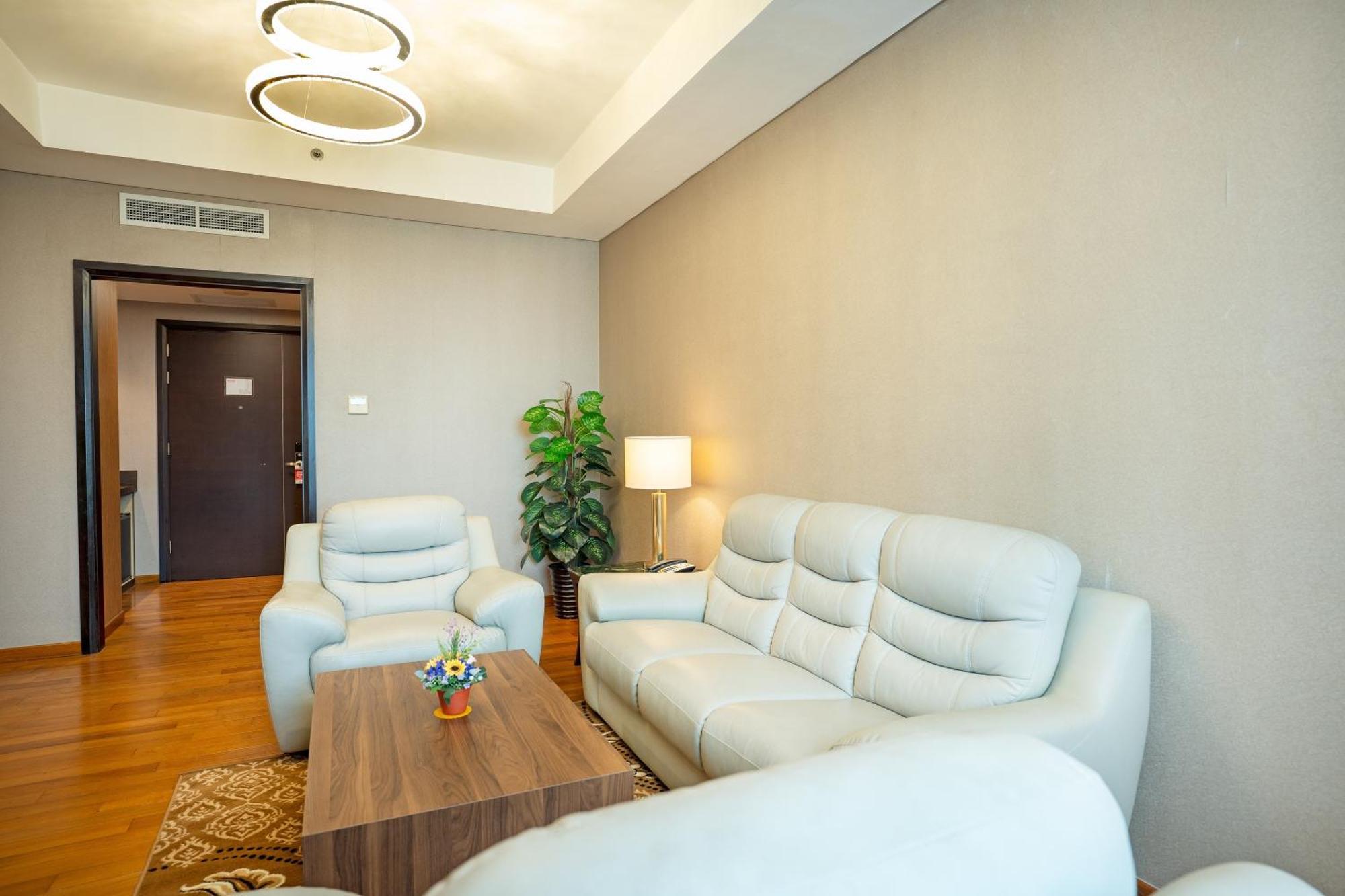 Nagoya Hill Hotel Batam Buitenkant foto
