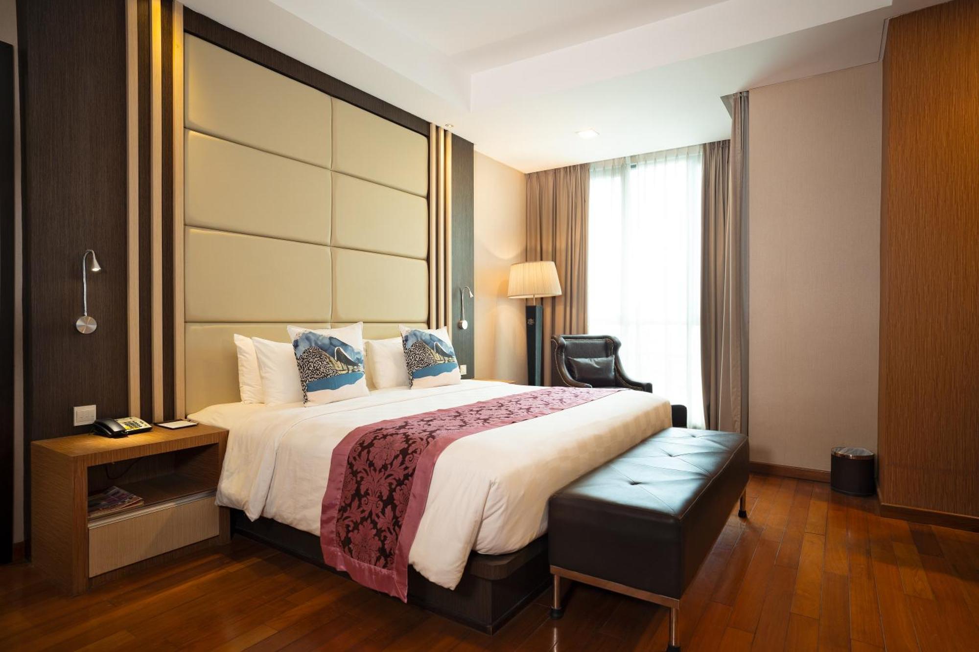 Nagoya Hill Hotel Batam Buitenkant foto