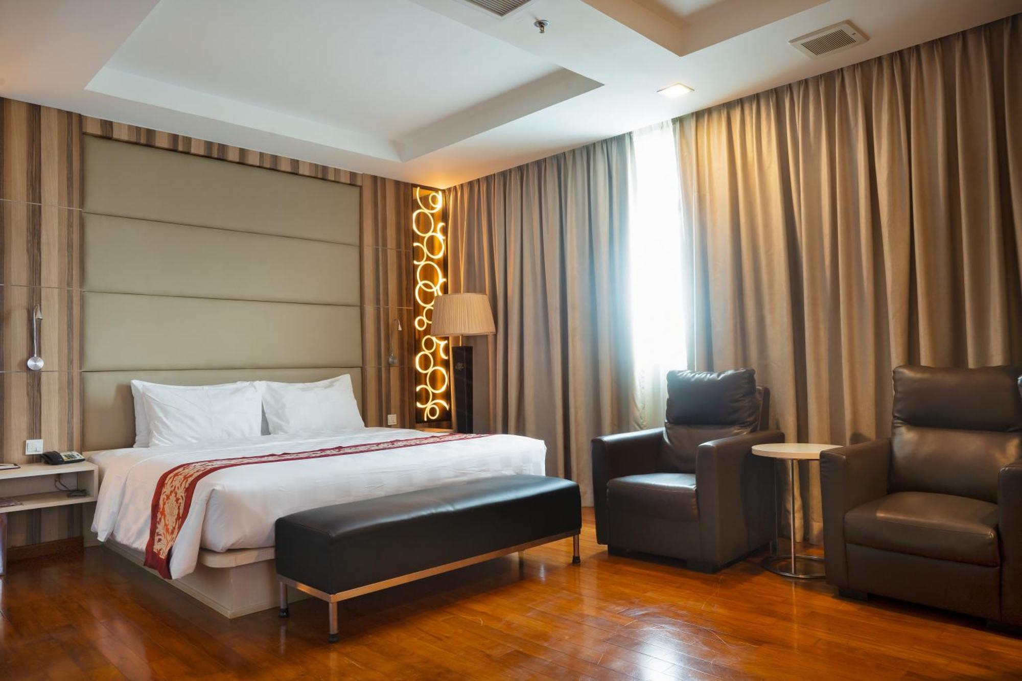 Nagoya Hill Hotel Batam Buitenkant foto