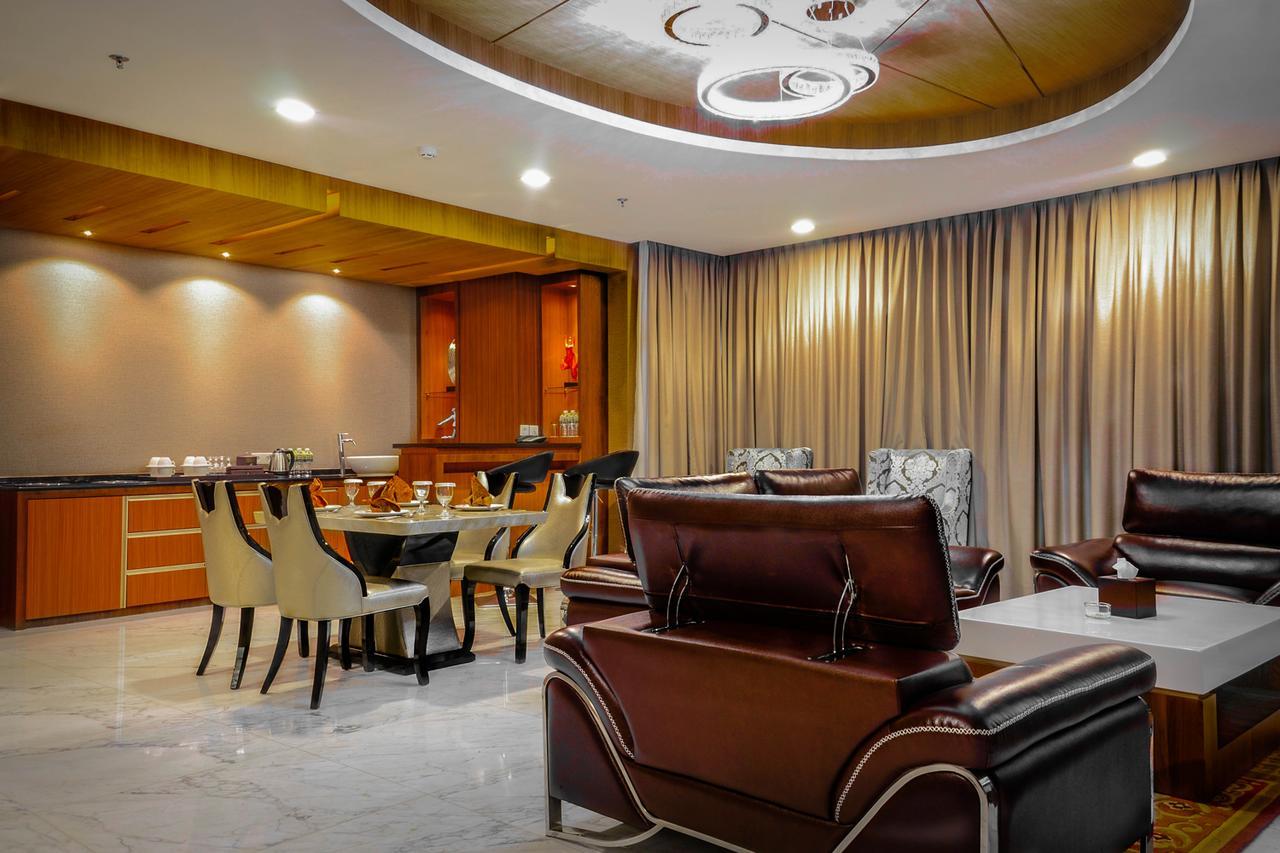 Nagoya Hill Hotel Batam Buitenkant foto