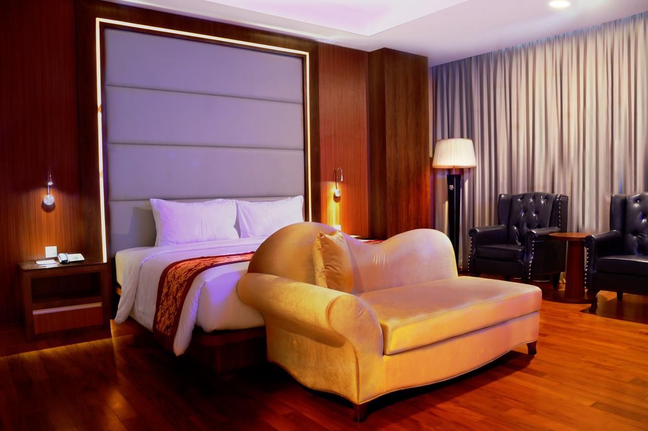 Nagoya Hill Hotel Batam Buitenkant foto